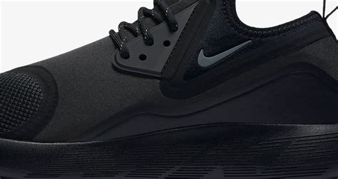 Nike LunarCharge Essential 'Triple Black'. Nike SNKRS